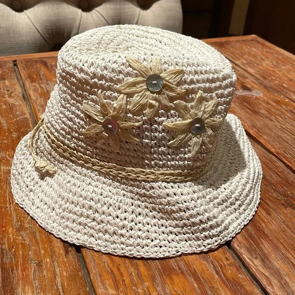 Vintage Spring-Summertime hat w/straw flower embellishments - Picture 1 of 4